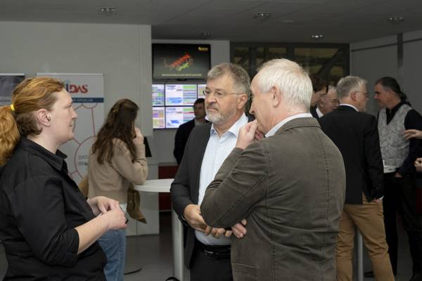 From left to right: Dr. Christina Gillmann (Fraunhofer Institute for Applied Informatics FIT), Dr. Gero Ritzenhoefer (Agnion GmbH), Prof. Armin Seyfried (Director at the Institute for Advanced Simulation (IAS-7) at Forschungszentrum Jülich)